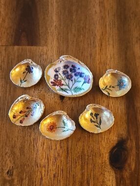 Hand Painted & Decopaged Floral Design Clam Shell Trinket Dish / Ornament Set